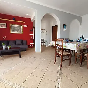 https://avellini-delightful-and-spacious-apartment-with-terrace.it-romehotels.com